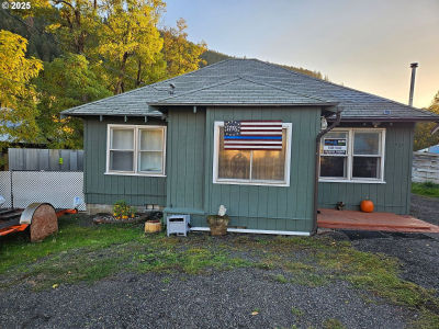 409 N Main St Klickitat, WA 98628