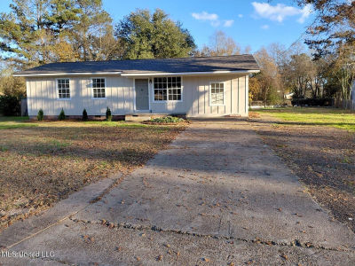 352 Beverly Cir Crystal Springs, MS 39059