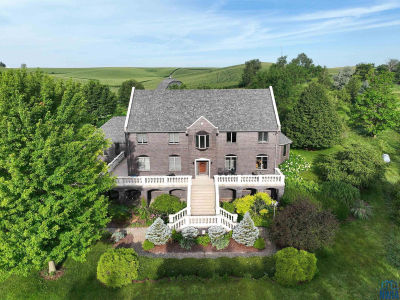 21122 320th St Sioux City, IA 51108