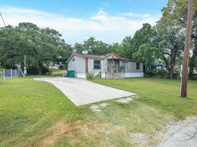 1102 15th St Bridgeport, TX 76426