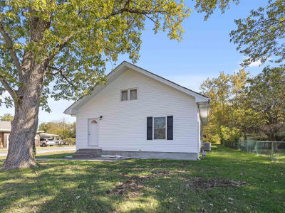 1220 N 14th St Herrin, IL 62948