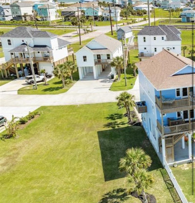 25214 Sausalito Dr Galveston, TX 77554