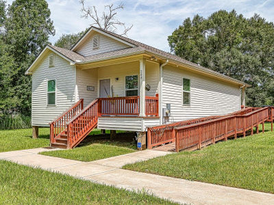 208 County Road 308 Cleveland, TX 77327