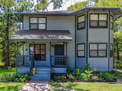 220 Commanche Dr Onalaska, TX 77360