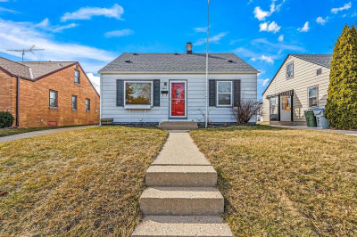 4461 S Lenox St Milwaukee, WI 53207