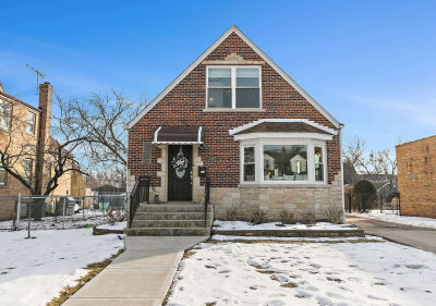 2627 Clarke St River Grove, IL 60171