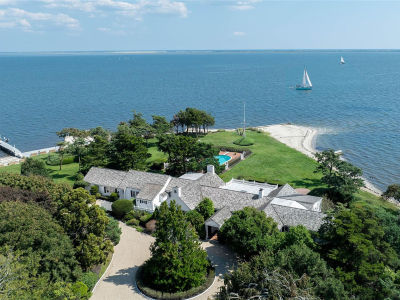 16 Point Rd Bellport, NY 11713