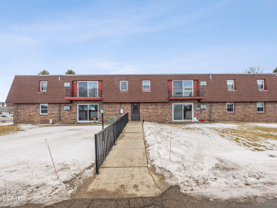 131 8th Ave SE APT 7 Mayville, ND 58257