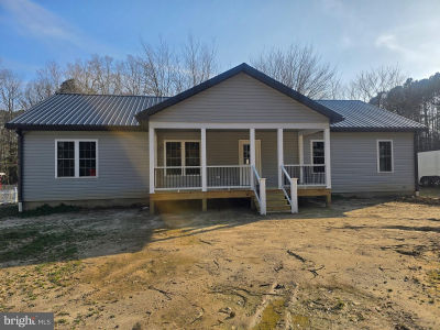 646 Sandy Point Rd Heathsville, VA 22473