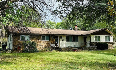 610 10th St Mc Cune, KS 66753