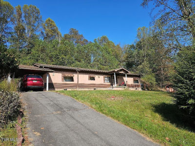 2056 Honey Camp Rd Clintwood, VA 24228