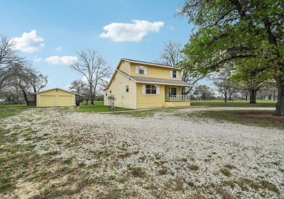 802 Eagle Creek Dr Floresville, TX 78114