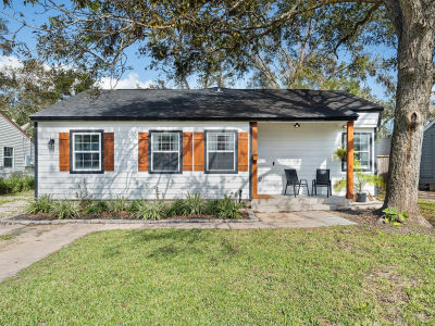 729 Kyle St Angleton, TX 77515