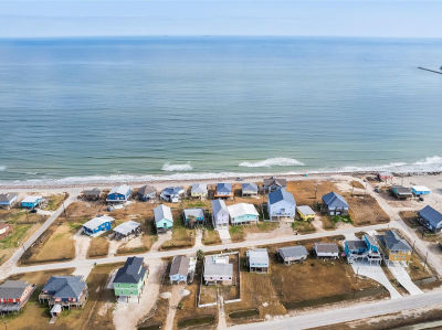 922 Seashell Dr Freeport, TX 77541