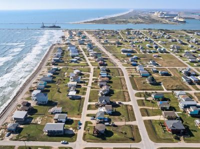 702 Seashell Dr Freeport, TX 77541