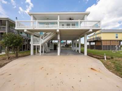 2117 2nd St Pt Bolivar, TX 77650