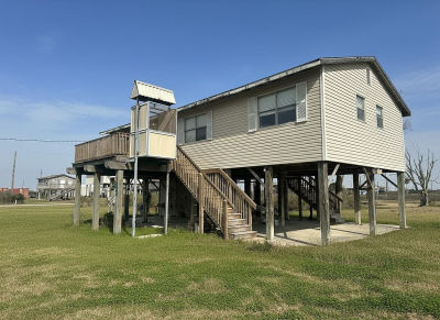 908 20th St Pt Bolivar, TX 77650