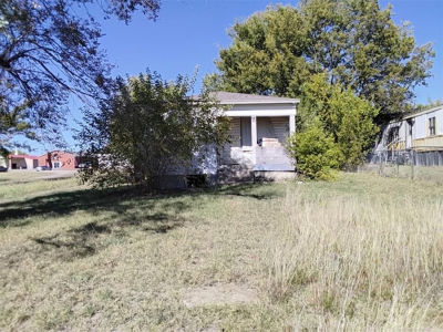 2011 SW Douglas Ave Lawton, OK 73501