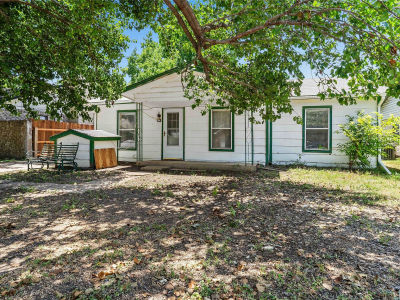 2221 Varsity Dr Grand Prairie, TX 75051