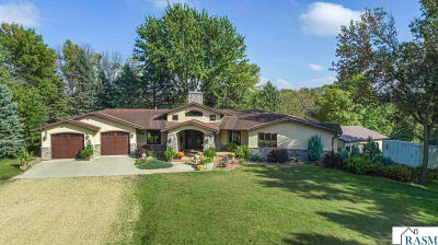 60639 211th St Eagle Lake, MN 56024