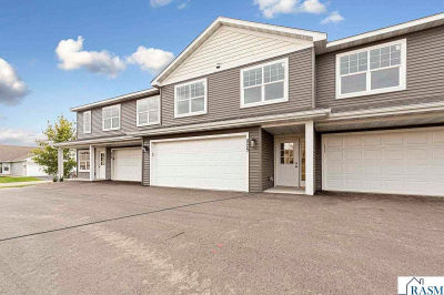 825 Tomahawk Ct Madison Lake, MN 56063