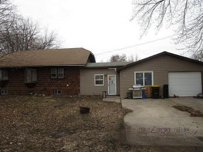 608 N 5th St Bricelyn, MN 56014