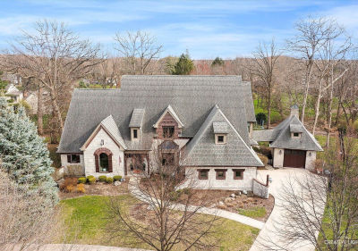 211 Burr Oak Cir Elgin, IL 60123