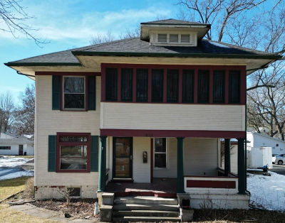 623 S 4th St Watseka, IL 60970