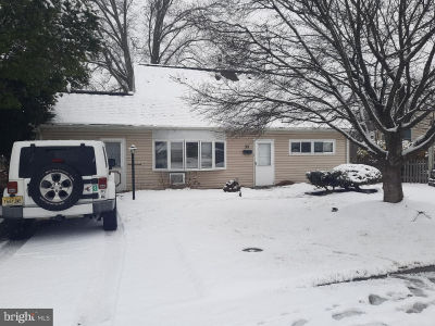 35 Viking Ln Levittown, PA 19054