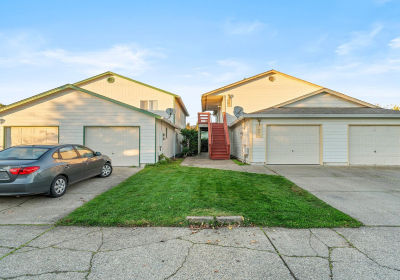 1905 17th St Springfield, OR 97477