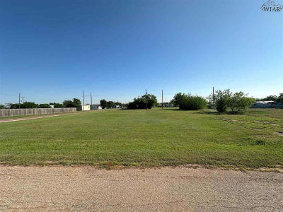 903 E Bryan Ave Electra, TX 76360