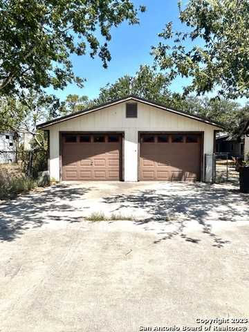 611 North Johnson Street, Karnes City, TX, USA