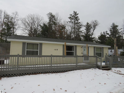 108 Arrowwood Dr Prudenville, MI 48651
