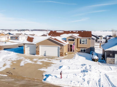 615 5th St NE Plainview, MN 55964