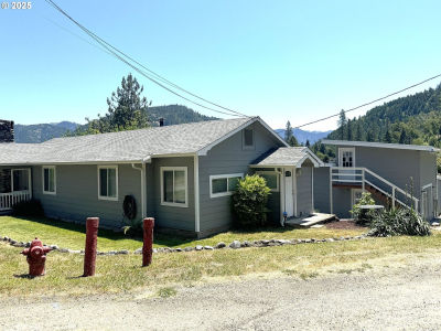 611 Fairchild St Canyonville, OR 97417