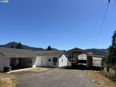 589 Mehlwood Ln Glendale, OR 97442