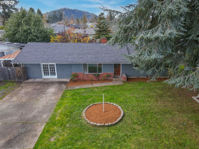 922 S 38th St Springfield, OR 97478