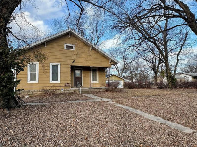 507 S Main St Yates Center, KS 66783