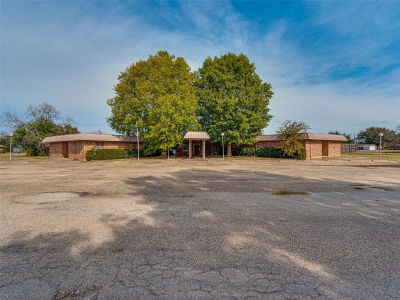 117 Twin Cir Wortham, TX 76693