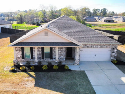 14511 London Ln Athens, AL 35613