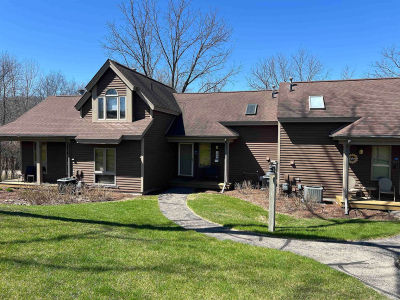 102 Walnut Hill Dr Galena, IL 61036