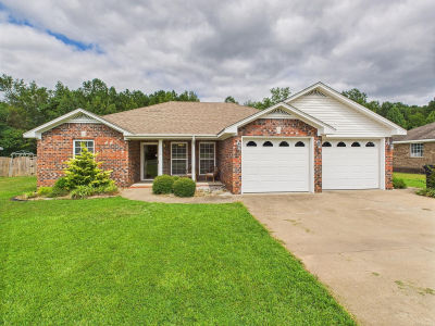 7776 County Road 73 Florence, AL 35634