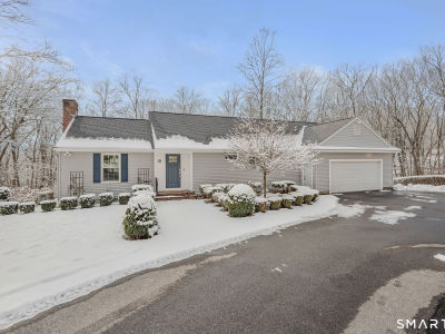 16 Coult Ln Old Lyme, CT 06371