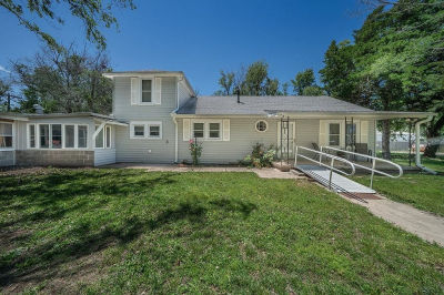 1202 S Walnut St Newton, KS 67114