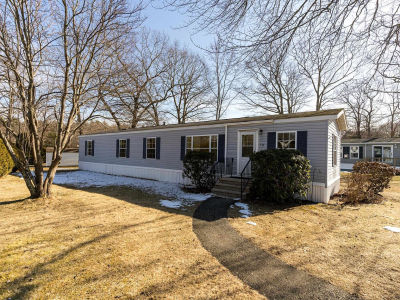 70 Oak Dr North Hampton, NH 03862