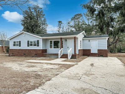 221 Snowfield Rd SE Leland, NC 28451