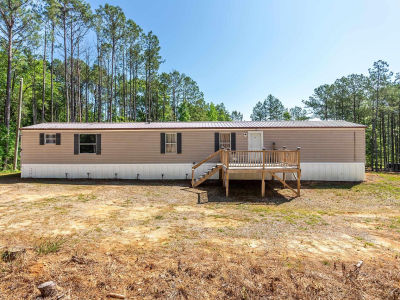 220 Wood River Ln Talladega, AL 35160
