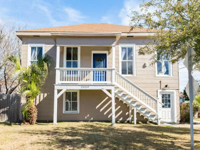 2424 38th St Galveston, TX 77550