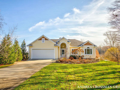 3001 Newport Dr Fennville, MI 49408