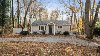 42 Ledgewood Rd Kingston, RI 02881